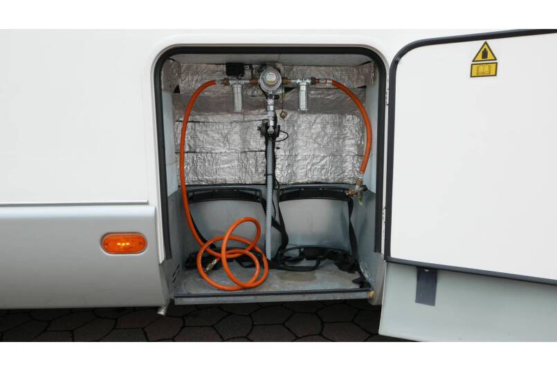 Rapido 9066 DF 150 pk, grote garage, 2 aparte bedden 13