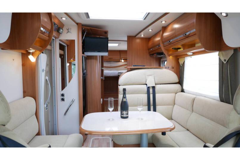 Rapido 9066 DF 150 pk, grote garage, 2 aparte bedden 22