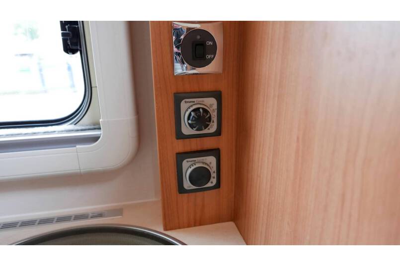 Rapido 9066 DF 150 pk, grote garage, 2 aparte bedden 27