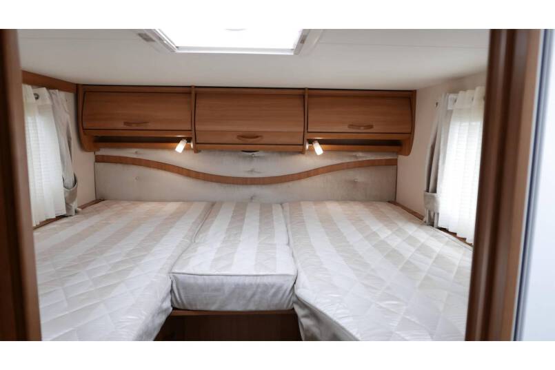 Rapido 9066 DF 150 pk, grote garage, 2 aparte bedden 28
