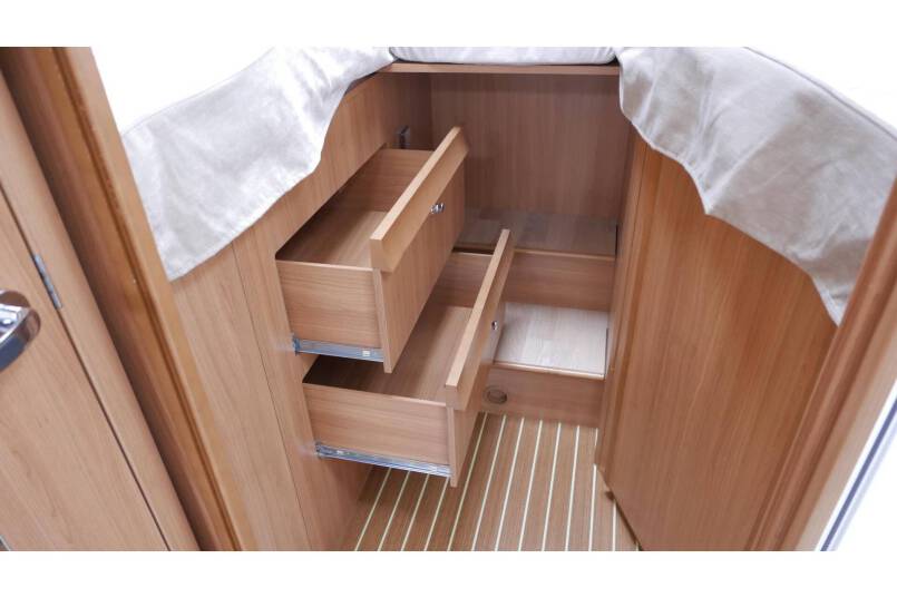 Rapido 9066 DF 150 pk, grote garage, 2 aparte bedden 29