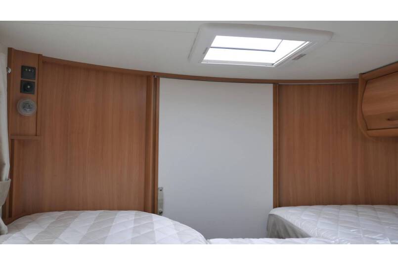 Rapido 9066 DF 150 pk, grote garage, 2 aparte bedden 33