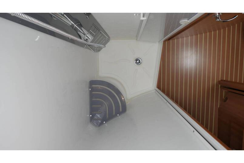 Rapido 9066 DF 150 pk, grote garage, 2 aparte bedden 36