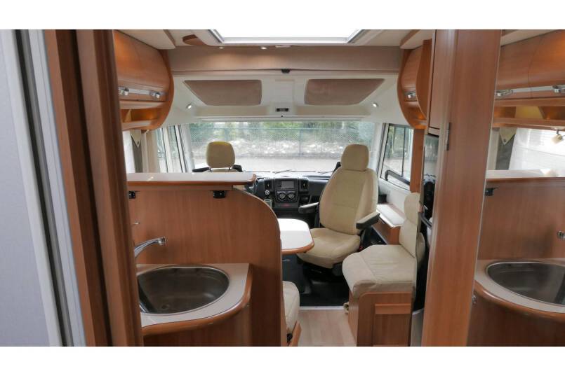 Rapido 9066 DF 150 pk, grote garage, 2 aparte bedden 39