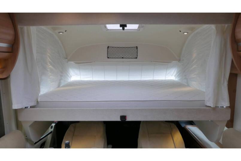 Rapido 9066 DF 150 pk, grote garage, 2 aparte bedden 42