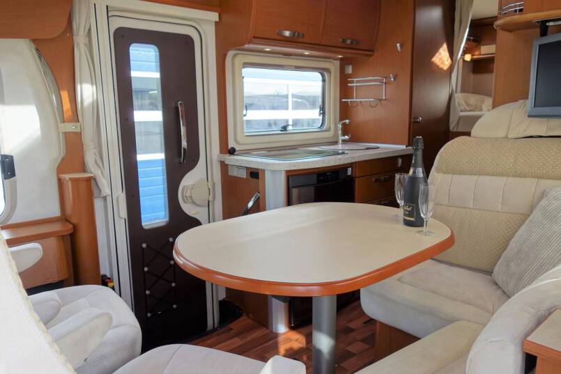 Hymer B 514 compacte 4 persoons met garage 22