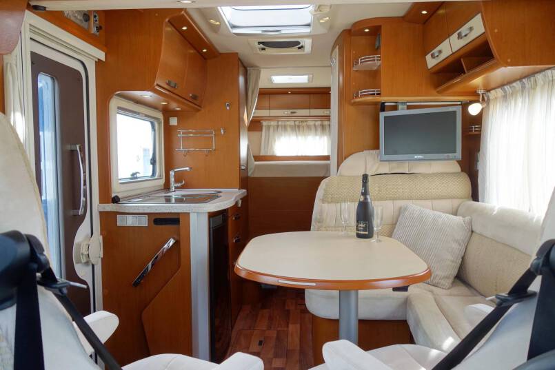 Hymer B 514 compacte 4 persoons met garage 23