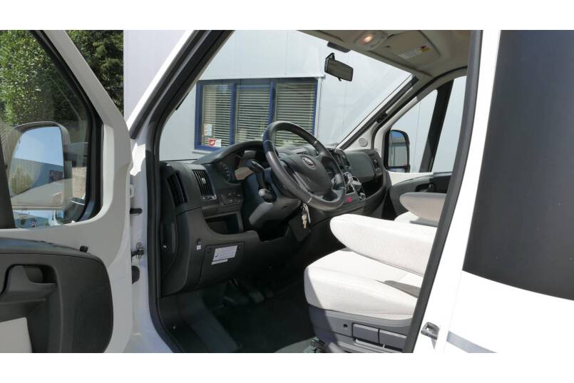 Hymer T 678 CL 180 pk AUTOMAAT MAXI chassis, 16’’ velgen, 2 aparte bedden 14