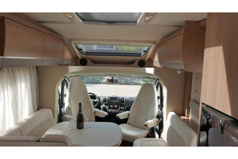 Hymer T 678 CL 180 pk AUTOMAAT MAXI chassis, 16’’ velgen, 2 aparte bedden 18