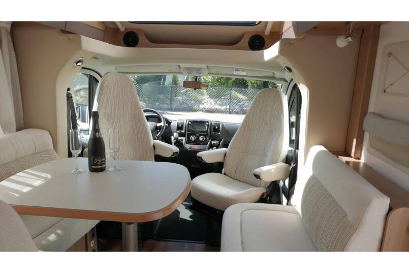Hymer T 678 CL 180 pk AUTOMAAT MAXI chassis, 16’’ velgen, 2 aparte bedden 19