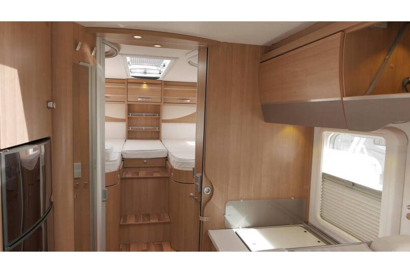 Hymer T 678 CL 180 pk AUTOMAAT MAXI chassis, 16’’ velgen, 2 aparte bedden 24