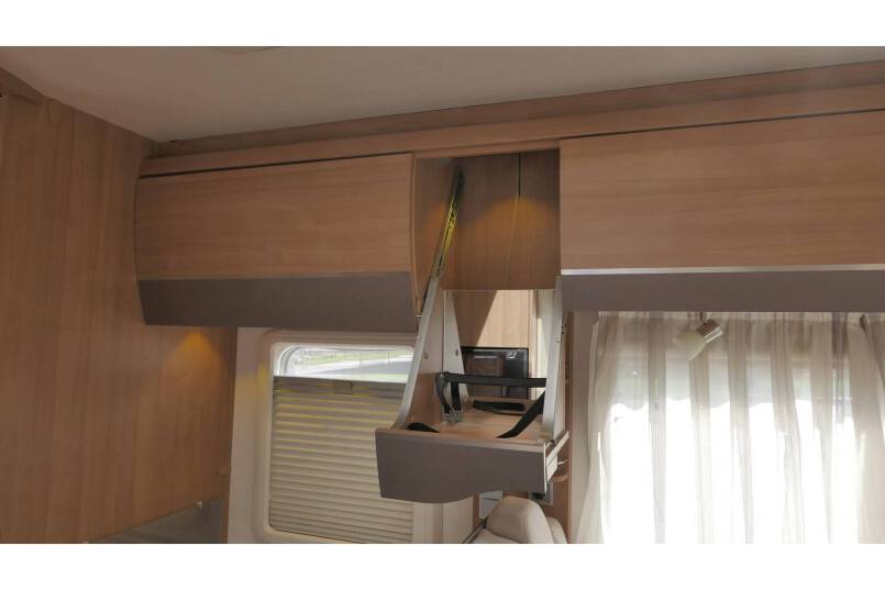 Hymer T 678 CL 180 pk AUTOMAAT MAXI chassis, 16’’ velgen, 2 aparte bedden 27