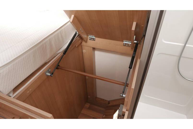Hymer T 678 CL 180 pk AUTOMAAT MAXI chassis, 16’’ velgen, 2 aparte bedden 31