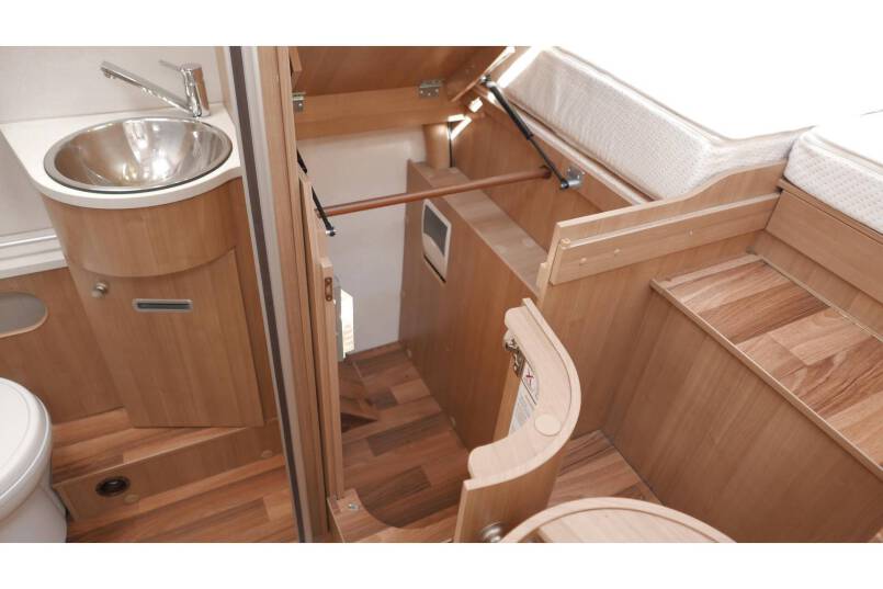 Hymer T 678 CL 180 pk AUTOMAAT MAXI chassis, 16’’ velgen, 2 aparte bedden 32