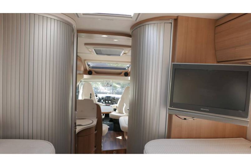 Hymer T 678 CL 180 pk AUTOMAAT MAXI chassis, 16’’ velgen, 2 aparte bedden 39