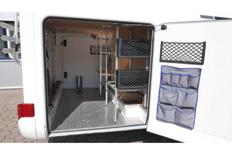 Hymer T 678 CL 180 pk AUTOMAAT MAXI chassis, 16’’ velgen, 2 aparte bedden 8