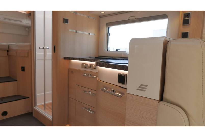 Hymer B 704 SL SupremeLine AUTOMAAT, 180 pk, 2 aparte bedden 26