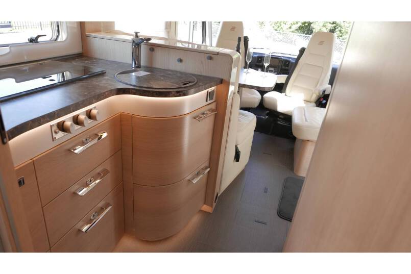Hymer B 704 SL SupremeLine AUTOMAAT, 180 pk, 2 aparte bedden 28