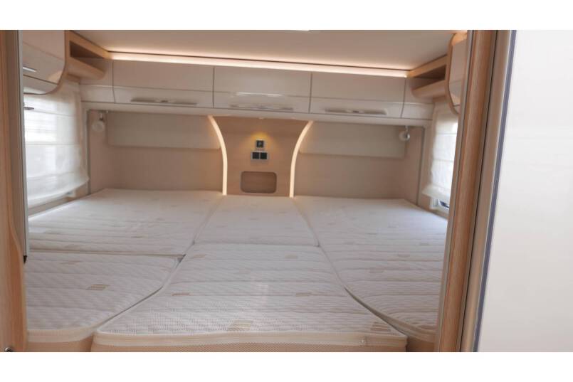 Hymer B 704 SL SupremeLine AUTOMAAT, 180 pk, 2 aparte bedden 32