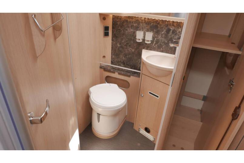 Hymer B 704 SL SupremeLine AUTOMAAT, 180 pk, 2 aparte bedden 37