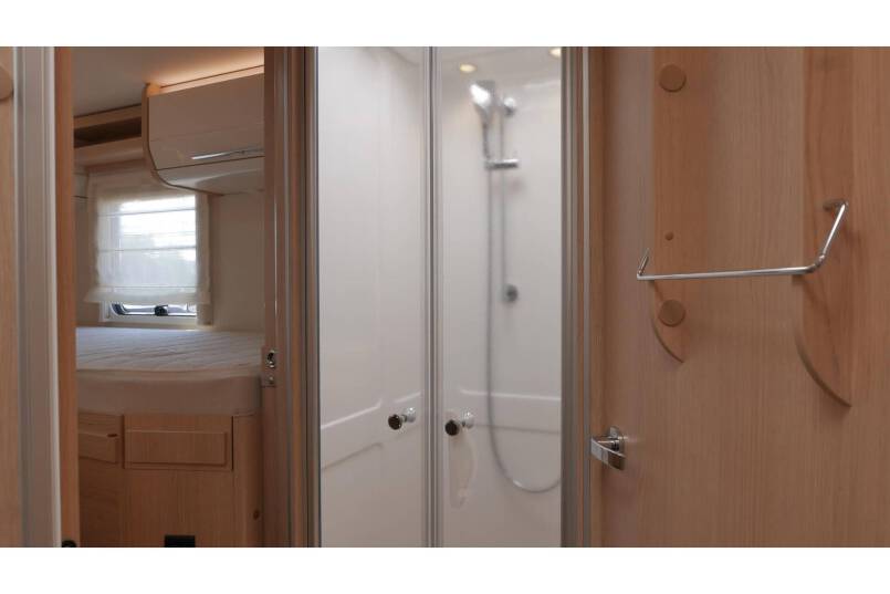 Hymer B 704 SL SupremeLine AUTOMAAT, 180 pk, 2 aparte bedden 38