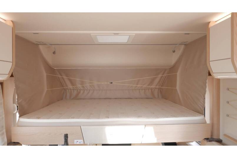 Hymer B 704 SL SupremeLine AUTOMAAT, 180 pk, 2 aparte bedden 40