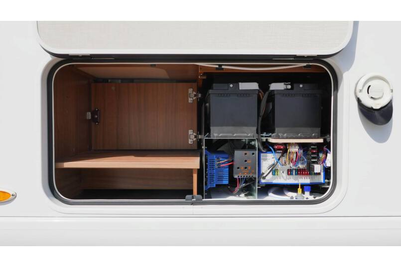 Hymer B 678 Experience AUTOMAAT, 180 pk, bovenkastjes 10