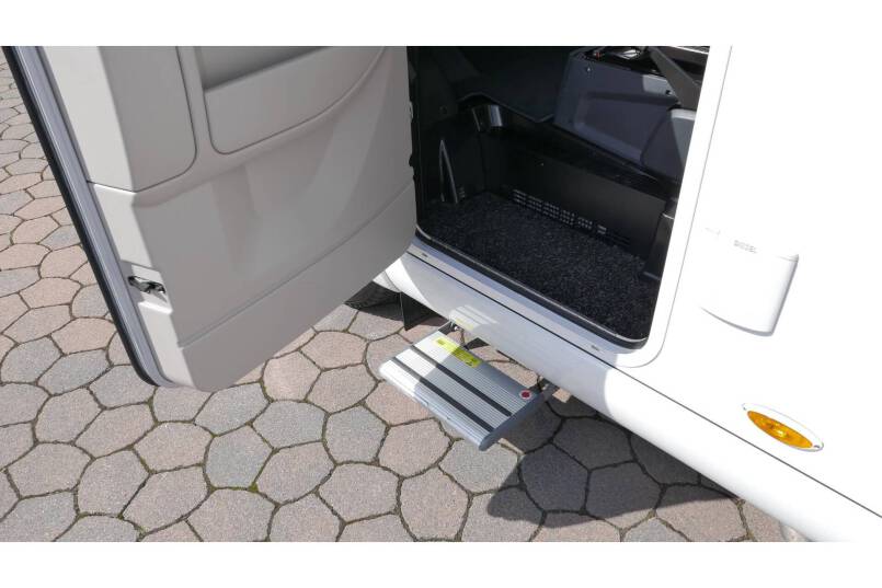 Hymer B 678 Experience AUTOMAAT, 180 pk, bovenkastjes 11