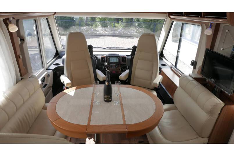 Hymer B 678 Experience AUTOMAAT, 180 pk, bovenkastjes 15