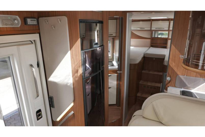 Hymer B 678 Experience AUTOMAAT, 180 pk, bovenkastjes 24