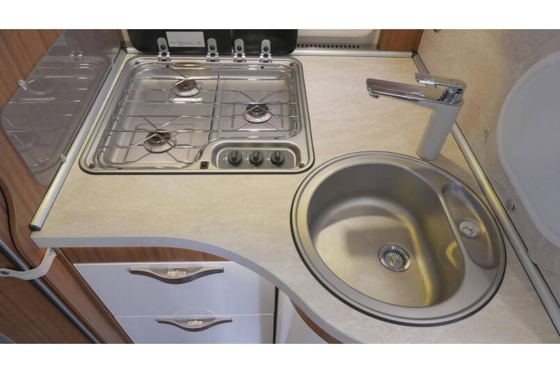 Hymer B 678 Experience AUTOMAAT, 180 pk, bovenkastjes 26