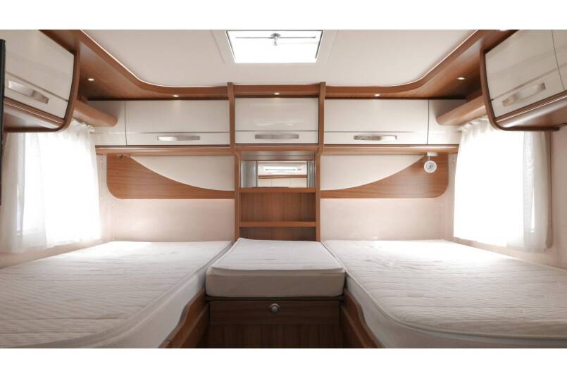 Hymer B 678 Experience AUTOMAAT, 180 pk, bovenkastjes 28