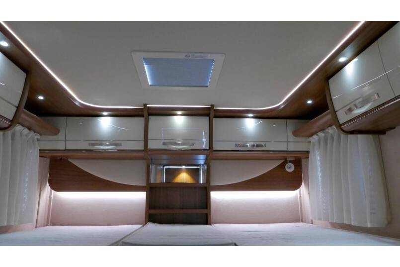 Hymer B 678 Experience AUTOMAAT, 180 pk, bovenkastjes 30