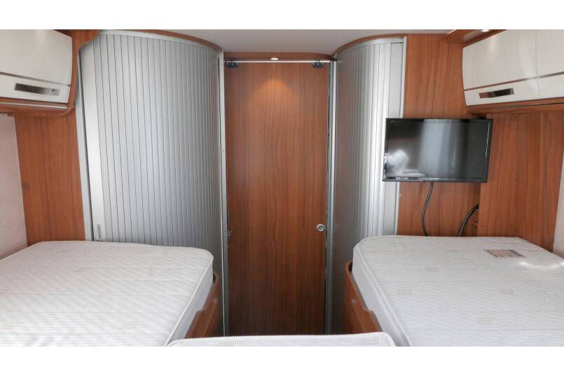 Hymer B 678 Experience AUTOMAAT, 180 pk, bovenkastjes 31