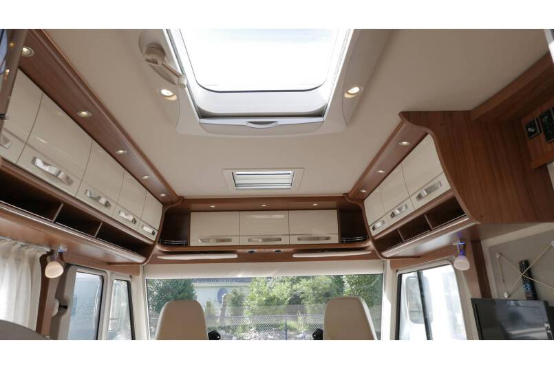 Hymer B 678 Experience AUTOMAAT, 180 pk, bovenkastjes 36