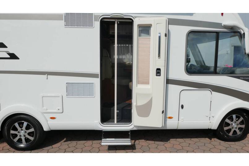 Hymer B 678 Experience AUTOMAAT, 180 pk, bovenkastjes 7