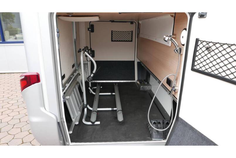 Hymer BMC I 690 9G AUTOMAAT, Cristal-Zilver, Queensbed 13