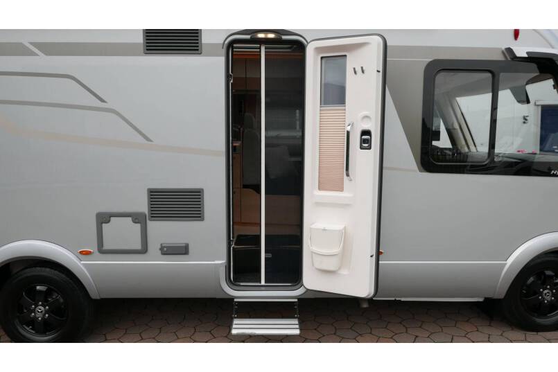 Hymer BMC I 690 9G AUTOMAAT, Cristal-Zilver, Queensbed 18