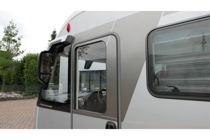 Hymer BMC I 690 9G AUTOMAAT, Cristal-Zilver, Queensbed 19
