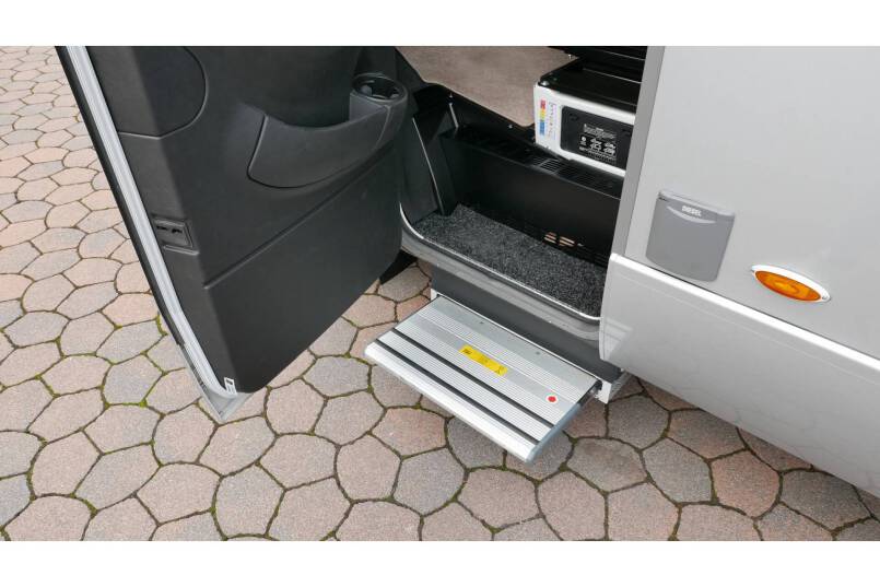 Hymer BMC I 690 9G AUTOMAAT, Cristal-Zilver, Queensbed 20