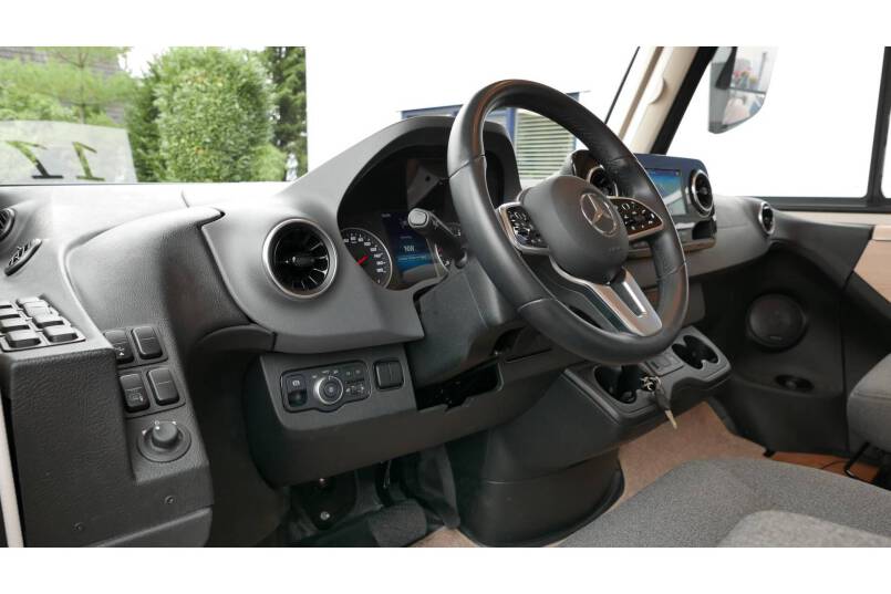 Hymer BMC I 690 9G AUTOMAAT, Cristal-Zilver, Queensbed 22