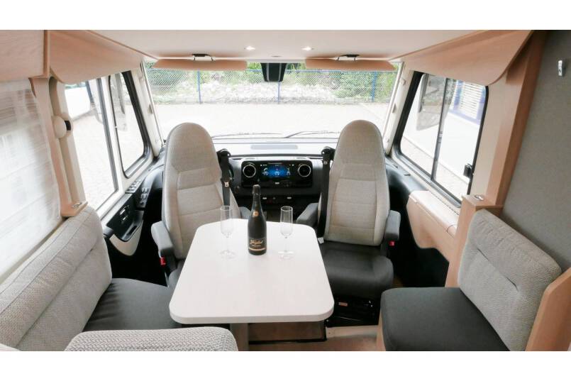 Hymer BMC I 690 9G AUTOMAAT, Cristal-Zilver, Queensbed 27