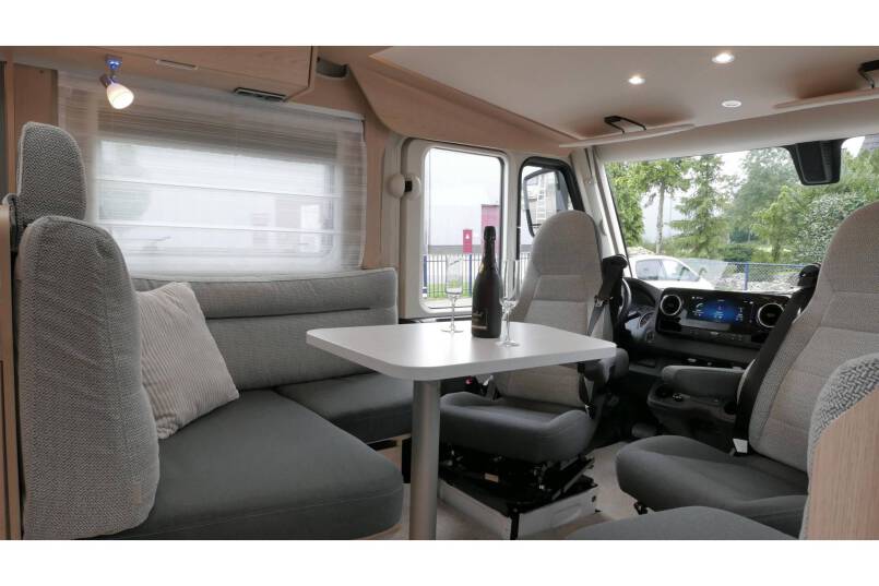 Hymer BMC I 690 9G AUTOMAAT, Cristal-Zilver, Queensbed 28