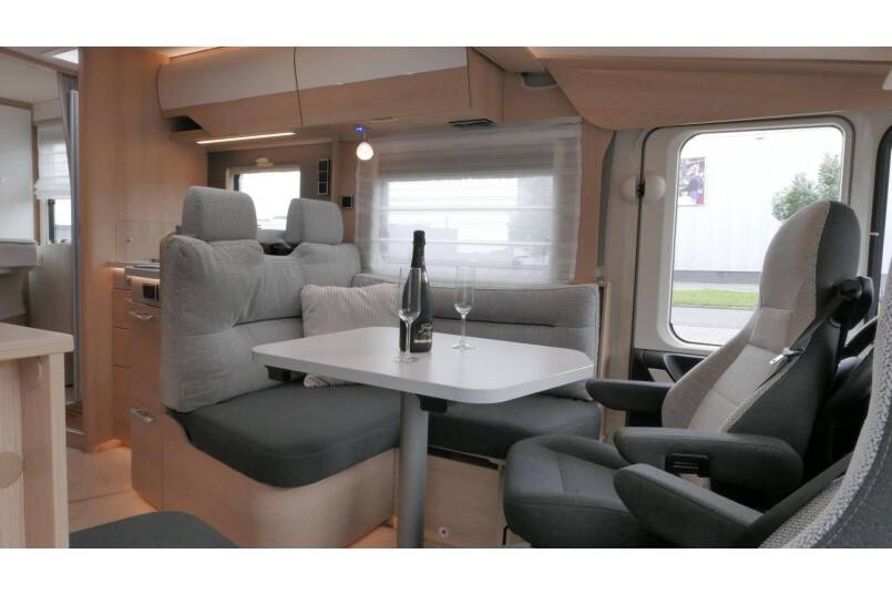 Hymer BMC I 690 9G AUTOMAAT, Cristal-Zilver, Queensbed 29