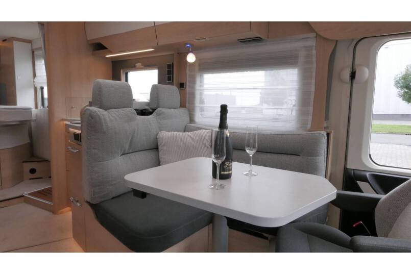 Hymer BMC I 690 9G AUTOMAAT, Cristal-Zilver, Queensbed 31