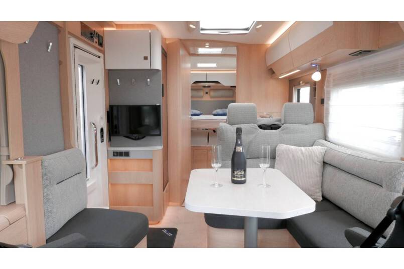 Hymer BMC I 690 9G AUTOMAAT, Cristal-Zilver, Queensbed 33