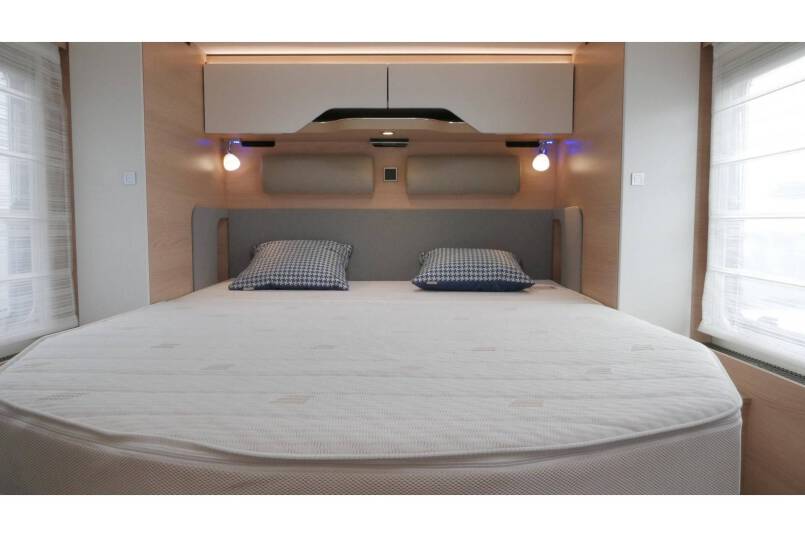 Hymer BMC I 690 9G AUTOMAAT, Cristal-Zilver, Queensbed 37
