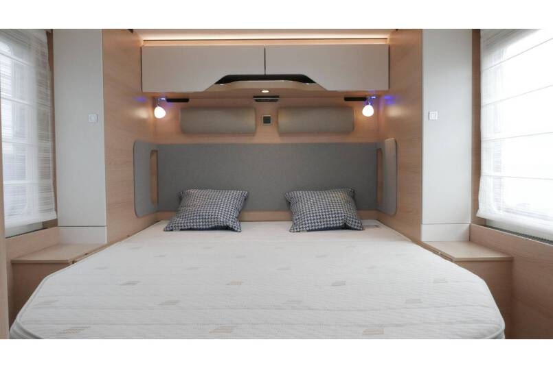 Hymer BMC I 690 9G AUTOMAAT, Cristal-Zilver, Queensbed 38