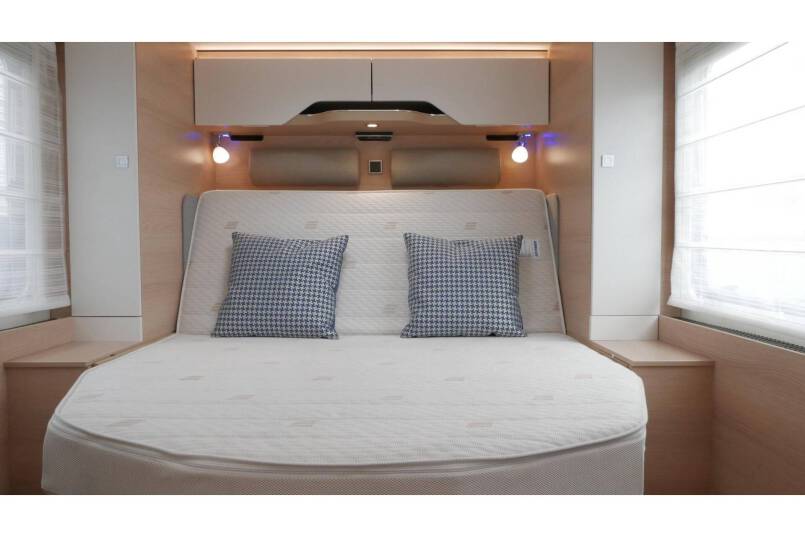 Hymer BMC I 690 9G AUTOMAAT, Cristal-Zilver, Queensbed 39