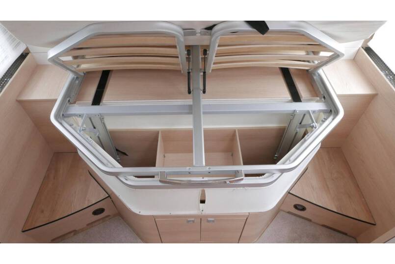Hymer BMC I 690 9G AUTOMAAT, Cristal-Zilver, Queensbed 40
